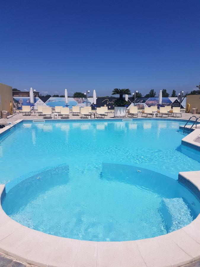 Hotel Mirage Varcaturo Esterno foto